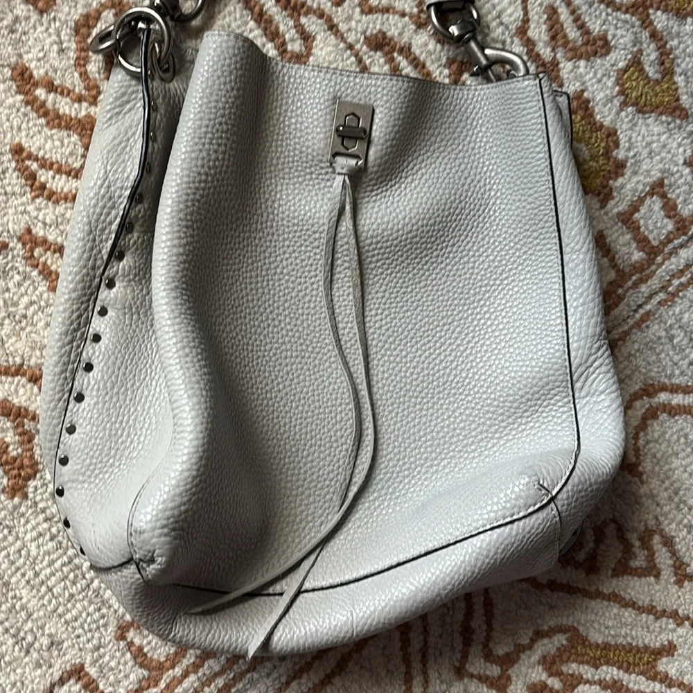 🤍🩶REBECCA MINKOFF Darren Shoulder Bag in Putty